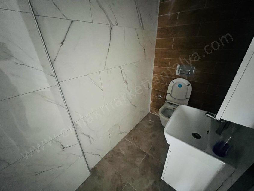 ALİ ÇETİNKAYA CADDESİNDE 240 M² 3 KATLI KÖŞE DÜKKAN