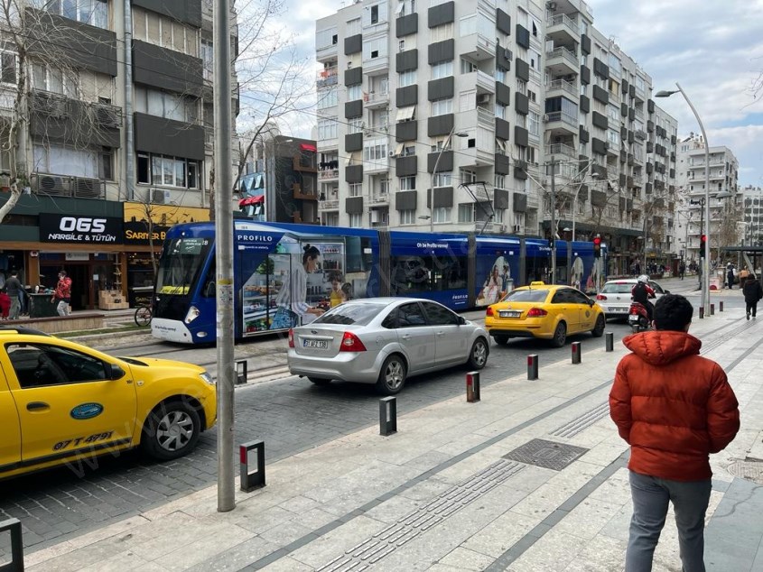 ALİ ÇETİNKAYA CADDESİNDE 240 M² 3 KATLI KÖŞE DÜKKAN