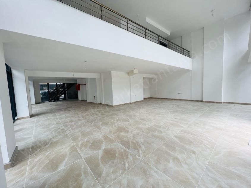 ALİ ÇETİNKAYA CADDESİNDE 240 M² 3 KATLI KÖŞE DÜKKAN