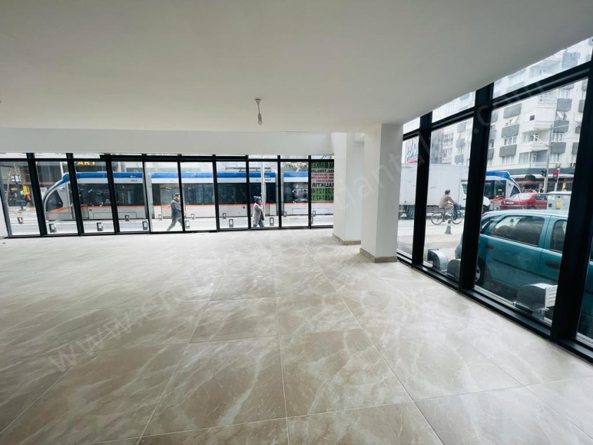 ALİ ÇETİNKAYA CADDESİNDE 240 M² 3 KATLI KÖŞE DÜKKAN