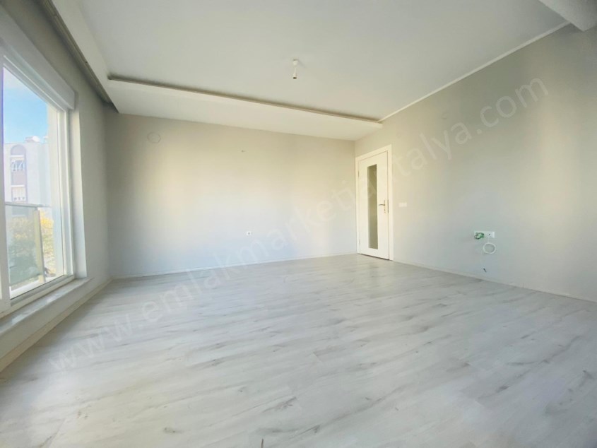 KIZILTOPRAK TA MEYDAN KAVŞAĞINA 1 DK. TRAMVAY YAKINI ARAKAT 2+1