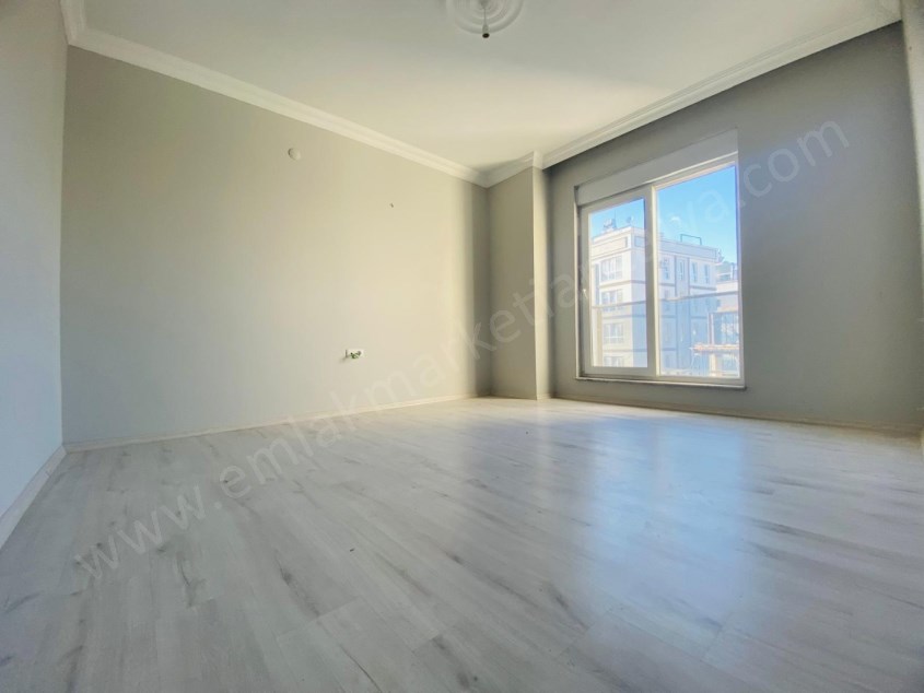 KIZILTOPRAK TA MEYDAN KAVŞAĞINA 1 DK. TRAMVAY YAKINI ARAKAT 2+1