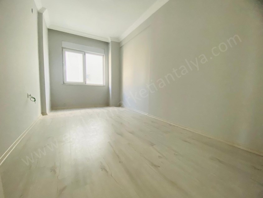 KIZILTOPRAK TA MEYDAN KAVŞAĞINA 1 DK. TRAMVAY YAKINI ARAKAT 2+1