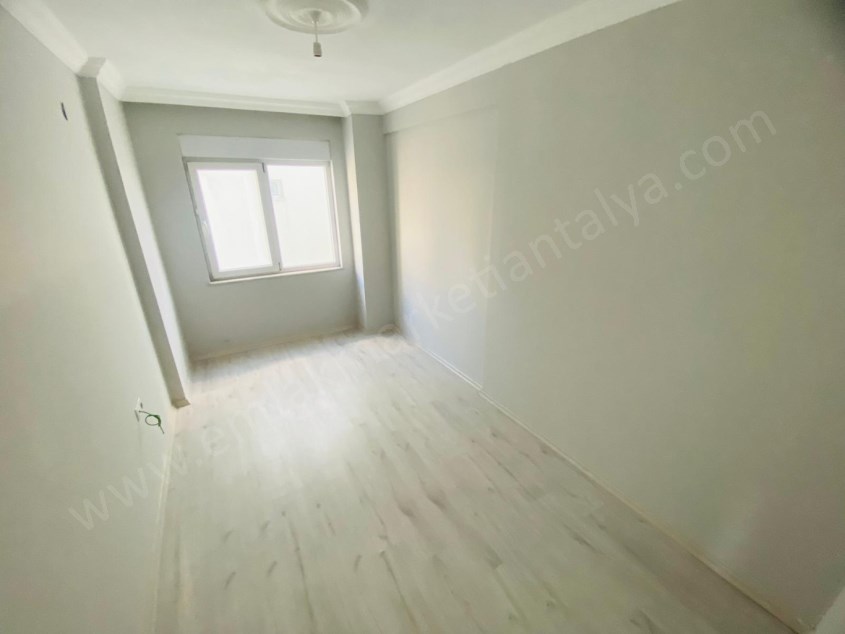 KIZILTOPRAK TA MEYDAN KAVŞAĞINA 1 DK. TRAMVAY YAKINI ARAKAT 2+1