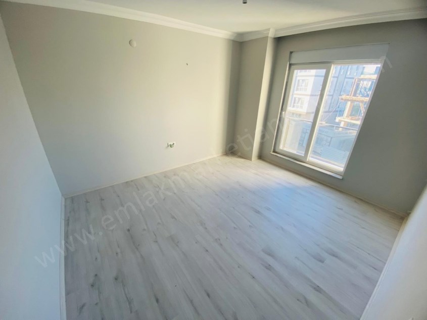 KIZILTOPRAK TA MEYDAN KAVŞAĞINA 1 DK. TRAMVAY YAKINI ARAKAT 2+1