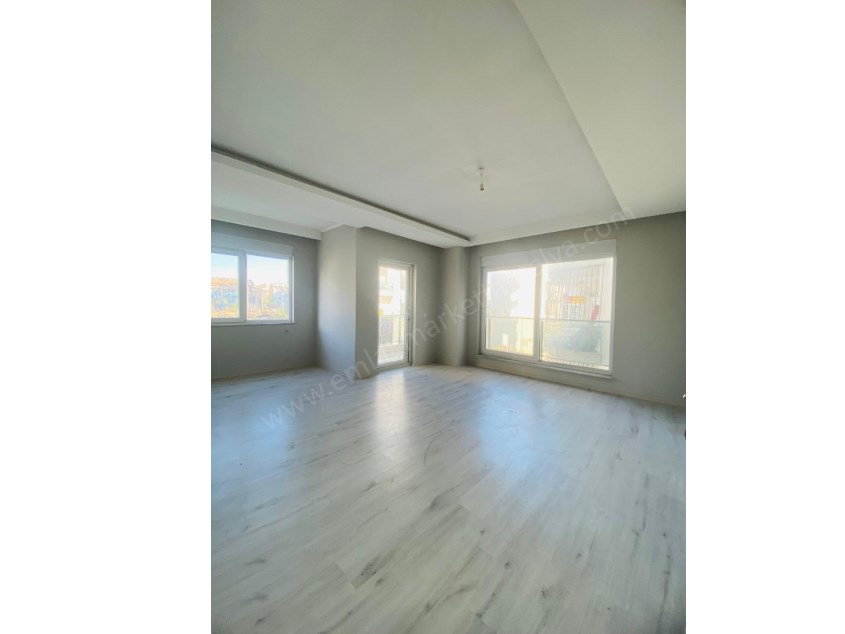KIZILTOPRAK TA MEYDAN KAVŞAĞINA 1 DK. TRAMVAY YAKINI ARAKAT 2+1
