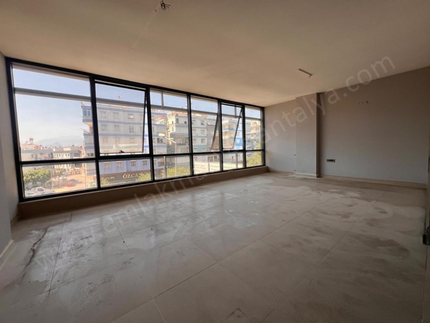  ÖZPINARLAR PROJESİNDE TAKASA UYGUN GENİŞ OFİS KATI 