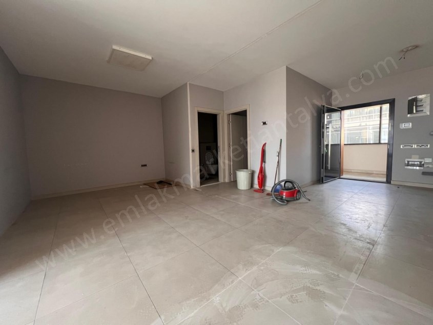  ÖZPINARLAR PROJESİNDE TAKASA UYGUN GENİŞ OFİS KATI 