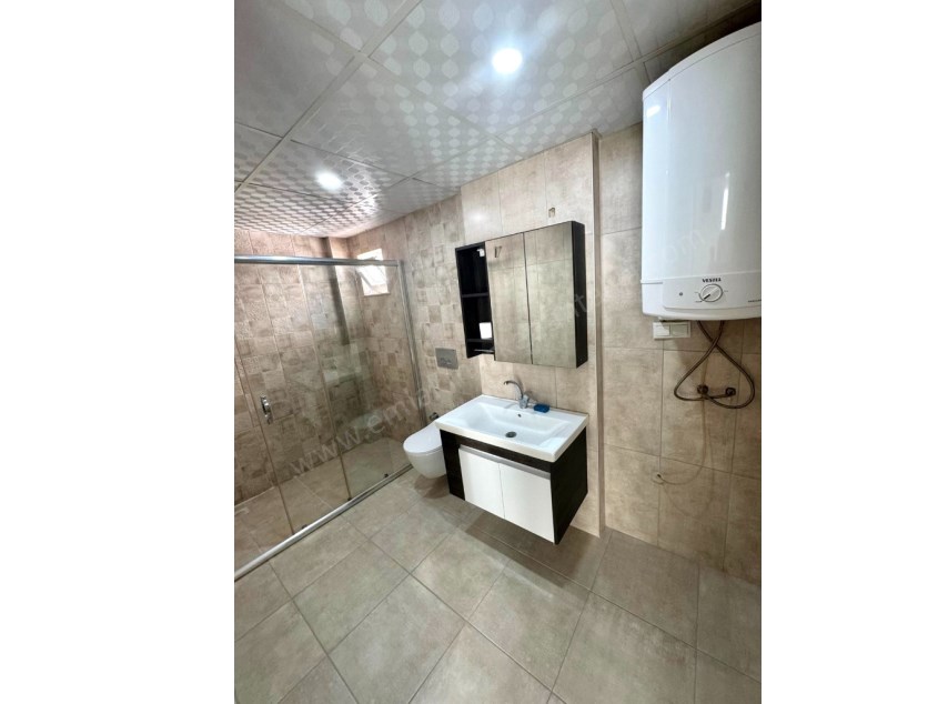 MEYDANKAVAĞINDA EBEVEYN BANYOLU GENİŞ KULLANIŞLI 3+1 DAİRE 