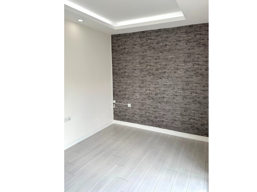 MEYDANKAVAĞINDA EBEVEYN BANYOLU GENİŞ KULLANIŞLI 3+1 DAİRE 
