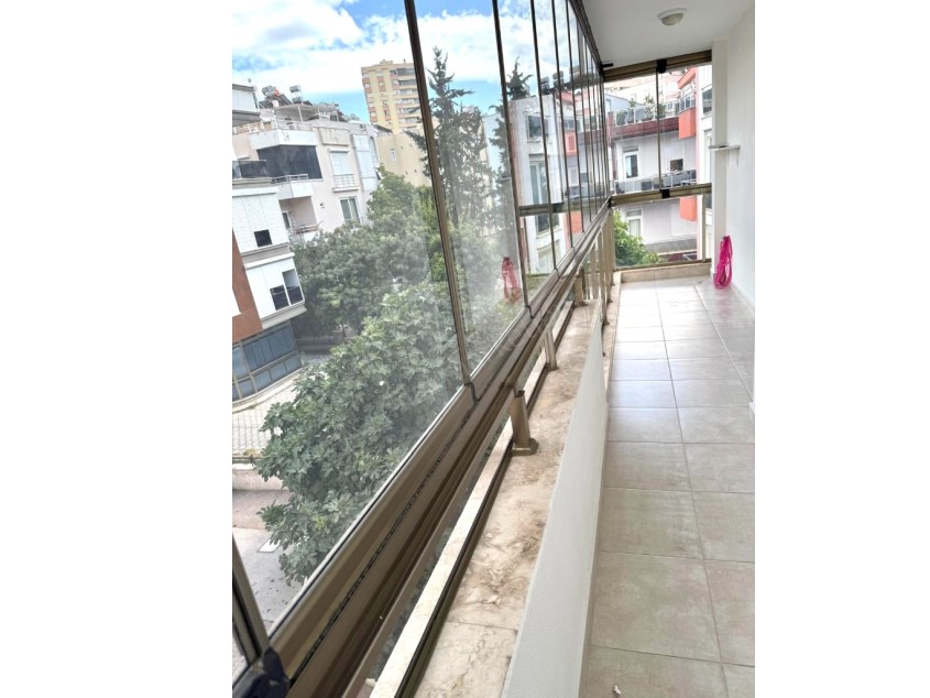 MEYDANKAVAĞINDA EBEVEYN BANYOLU GENİŞ KULLANIŞLI 3+1 DAİRE 