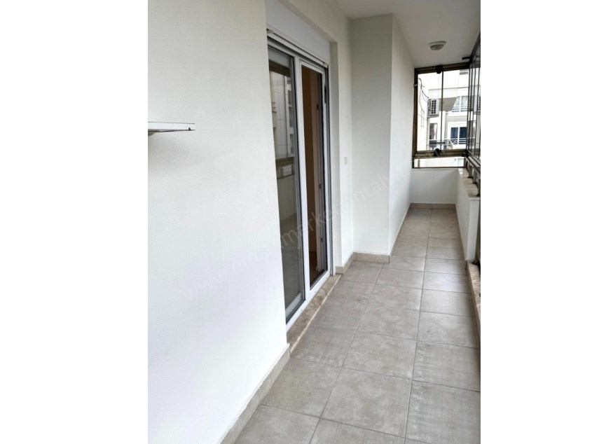 MEYDANKAVAĞINDA EBEVEYN BANYOLU GENİŞ KULLANIŞLI 3+1 DAİRE 