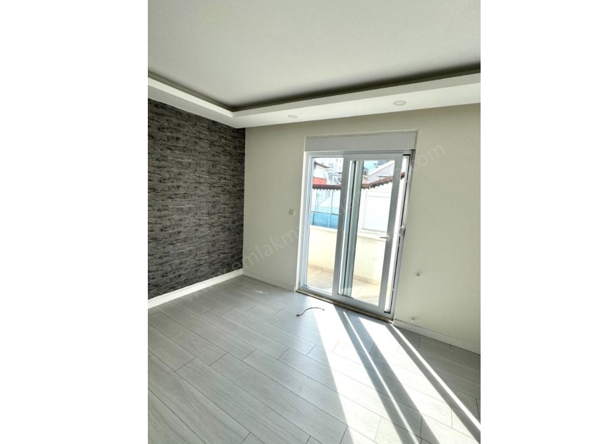 MEYDANKAVAĞINDA EBEVEYN BANYOLU GENİŞ KULLANIŞLI 3+1 DAİRE 