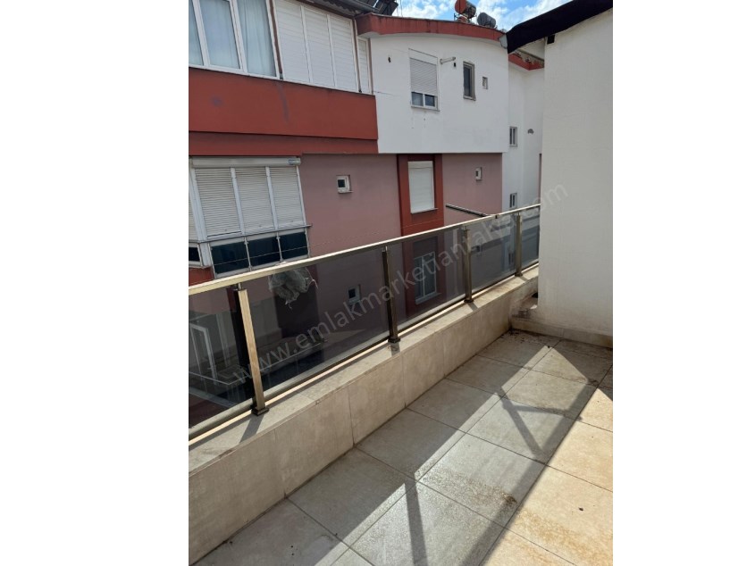 MEYDANKAVAĞINDA EBEVEYN BANYOLU GENİŞ KULLANIŞLI 3+1 DAİRE 