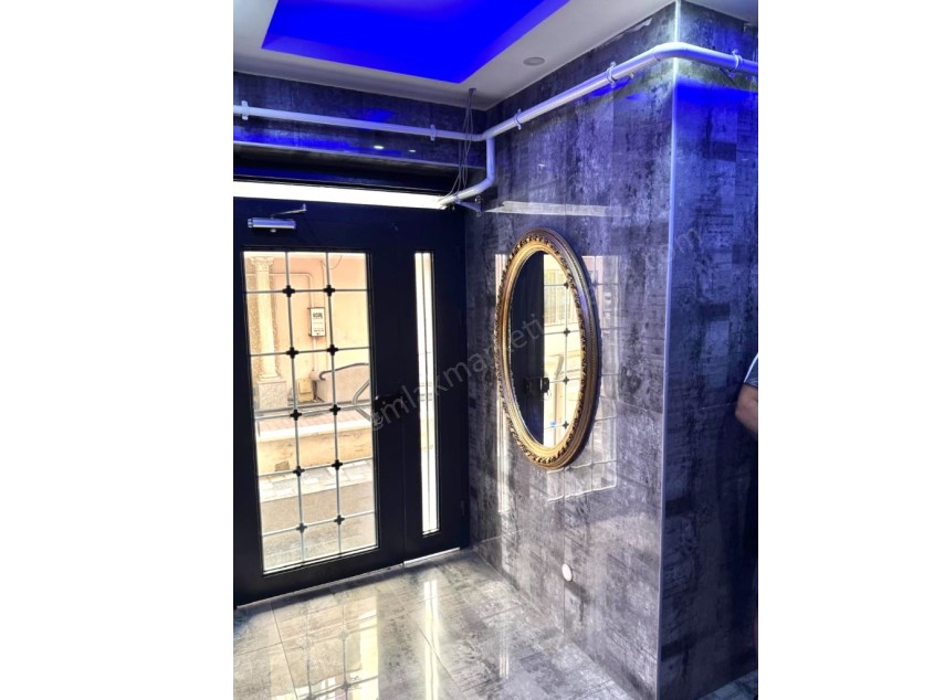 MEYDANKAVAĞINDA EBEVEYN BANYOLU GENİŞ KULLANIŞLI 3+1 DAİRE 