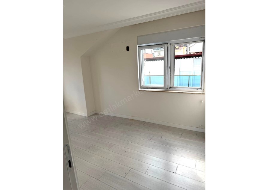 MEYDANKAVAĞINDA EBEVEYN BANYOLU GENİŞ KULLANIŞLI 3+1 DAİRE 