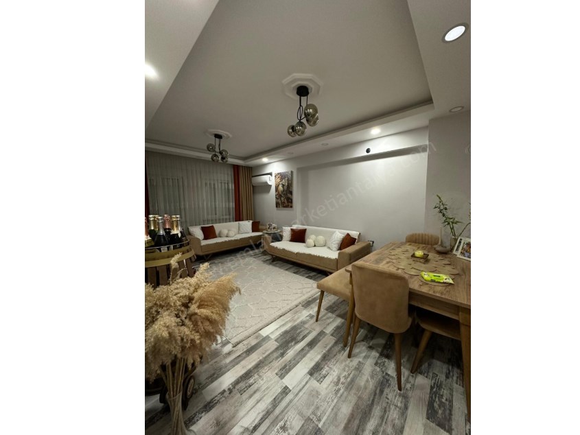 MEVLANA CADDESİNE 2 SOKAK MESAFEDE , İÇİ LÜKS KATTA 2+1