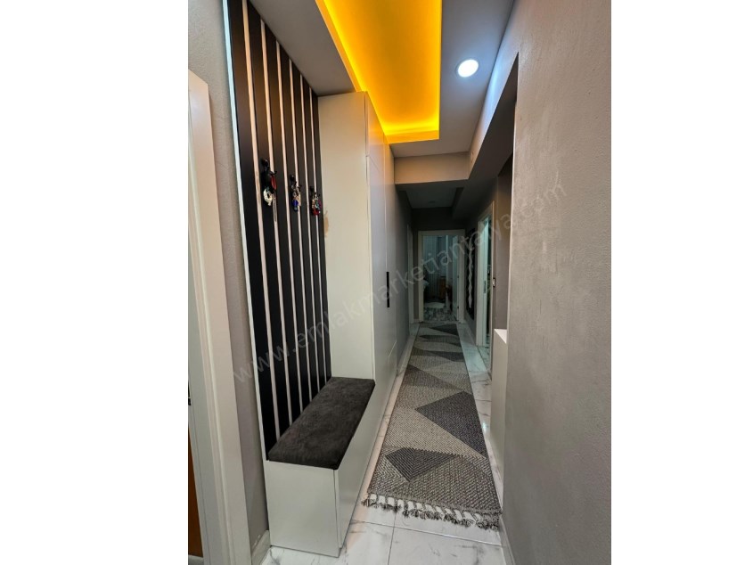 MEVLANA CADDESİNE 2 SOKAK MESAFEDE , İÇİ LÜKS KATTA 2+1