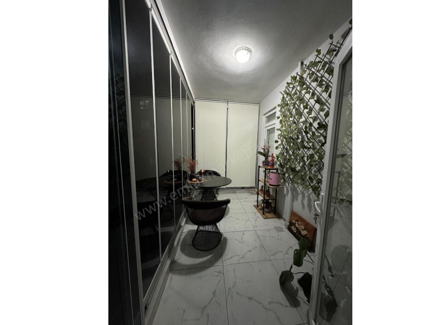 MEVLANA CADDESİNE 2 SOKAK MESAFEDE , İÇİ LÜKS KATTA 2+1