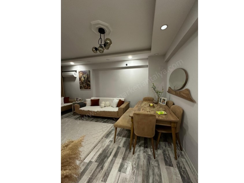 MEVLANA CADDESİNE 2 SOKAK MESAFEDE , İÇİ LÜKS KATTA 2+1