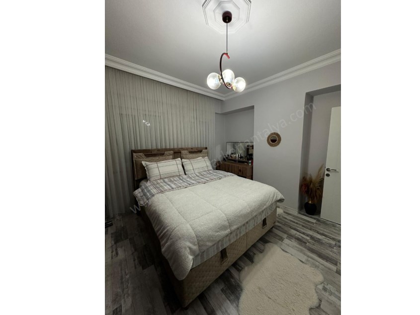 MEVLANA CADDESİNE 2 SOKAK MESAFEDE , İÇİ LÜKS KATTA 2+1