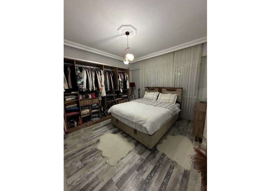 MEVLANA CADDESİNE 2 SOKAK MESAFEDE , İÇİ LÜKS KATTA 2+1