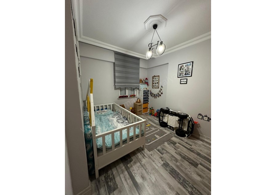 MEVLANA CADDESİNE 2 SOKAK MESAFEDE , İÇİ LÜKS KATTA 2+1