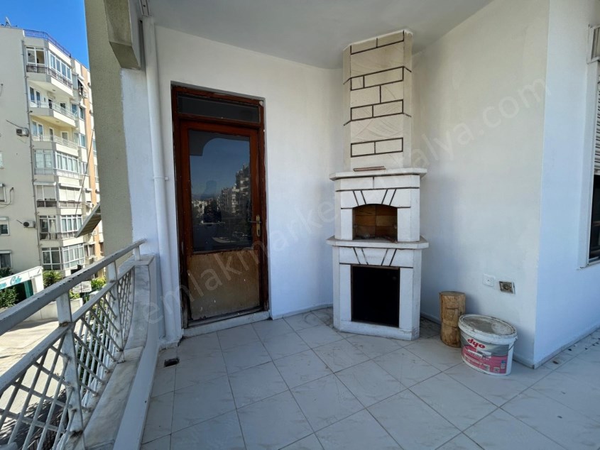 MUHTEŞEM LOKASYONDA CADDE ÜZERİ ARAKAT 3+1 DAİRE