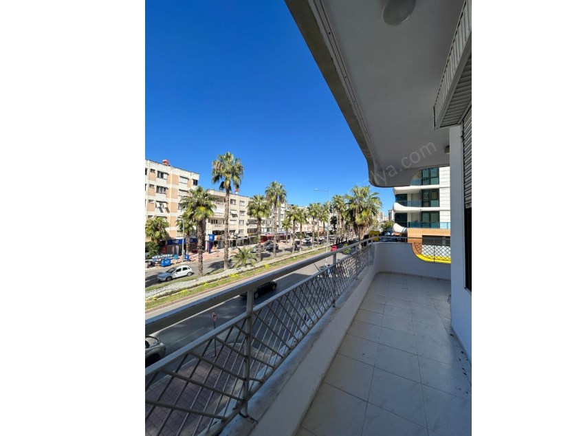 MUHTEŞEM LOKASYONDA CADDE ÜZERİ ARAKAT 3+1 DAİRE