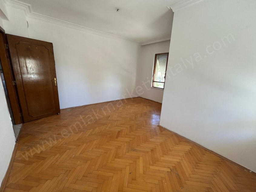 MUHTEŞEM LOKASYONDA CADDE ÜZERİ ARAKAT 3+1 DAİRE