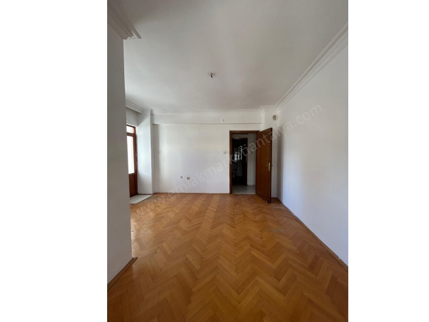 MUHTEŞEM LOKASYONDA CADDE ÜZERİ ARAKAT 3+1 DAİRE