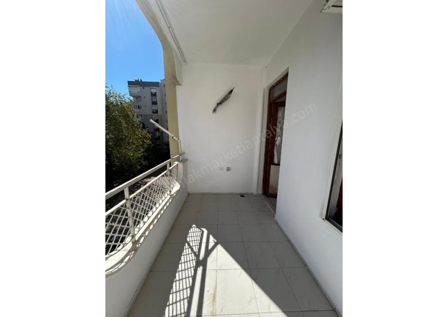 MUHTEŞEM LOKASYONDA CADDE ÜZERİ ARAKAT 3+1 DAİRE
