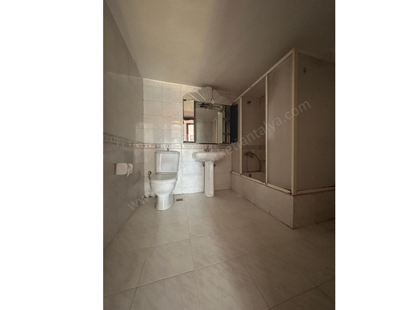 MUHTEŞEM LOKASYONDA CADDE ÜZERİ ARAKAT 3+1 DAİRE