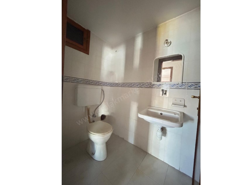 MUHTEŞEM LOKASYONDA CADDE ÜZERİ ARAKAT 3+1 DAİRE