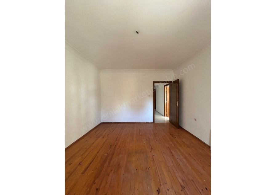 MUHTEŞEM LOKASYONDA CADDE ÜZERİ ARAKAT 3+1 DAİRE