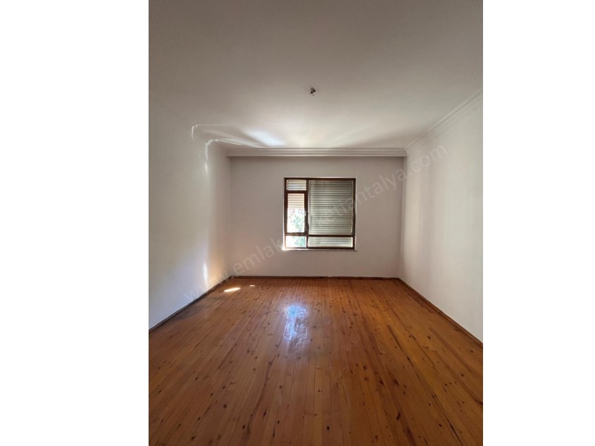 MUHTEŞEM LOKASYONDA CADDE ÜZERİ ARAKAT 3+1 DAİRE