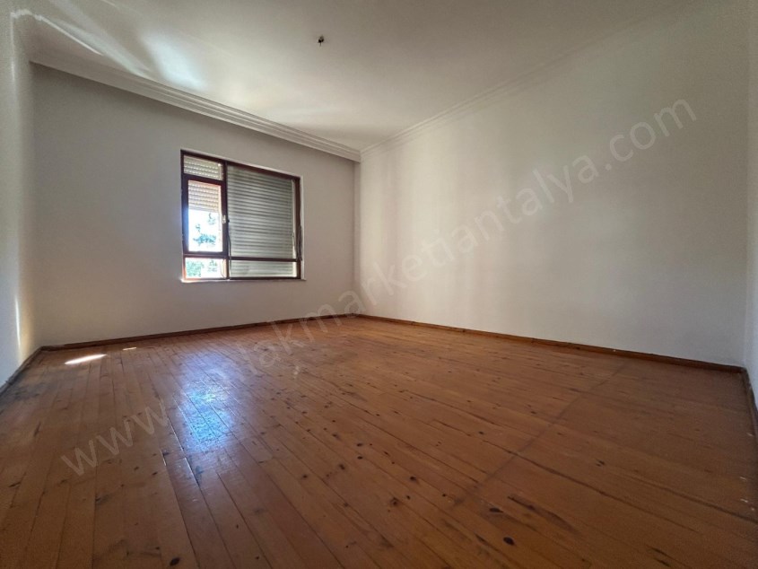 MUHTEŞEM LOKASYONDA CADDE ÜZERİ ARAKAT 3+1 DAİRE