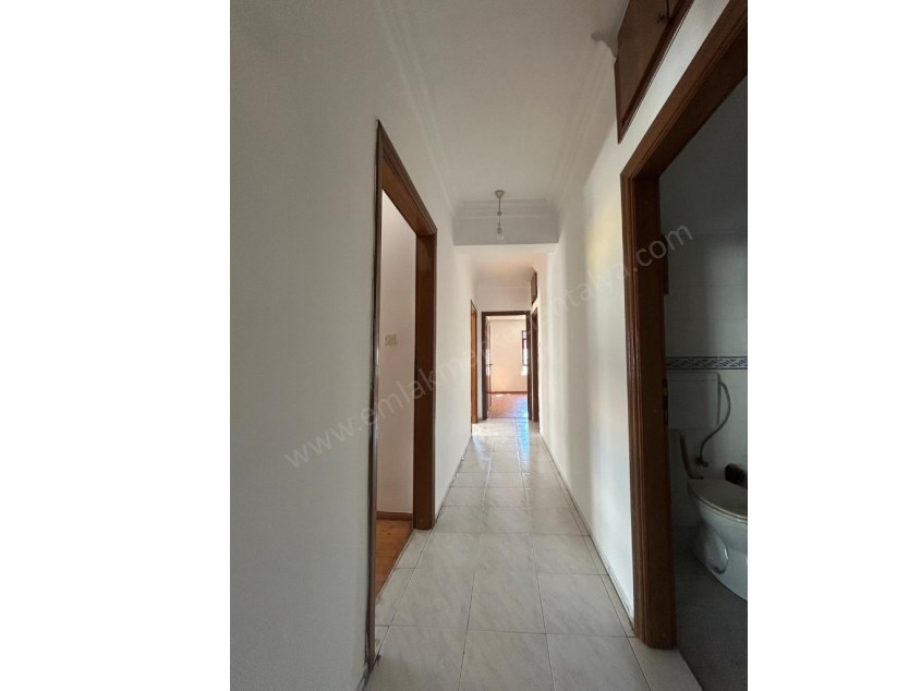 MUHTEŞEM LOKASYONDA CADDE ÜZERİ ARAKAT 3+1 DAİRE