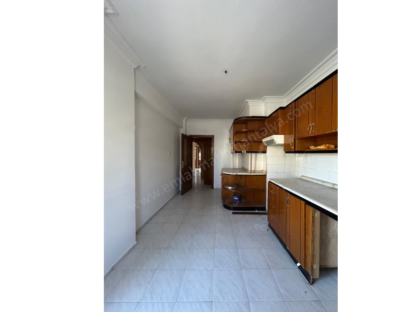 MUHTEŞEM LOKASYONDA CADDE ÜZERİ ARAKAT 3+1 DAİRE