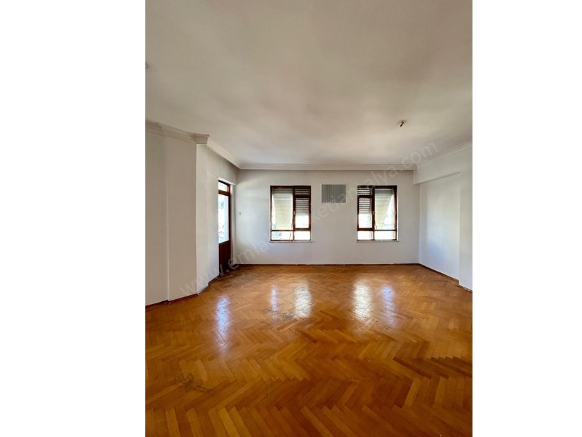 MUHTEŞEM LOKASYONDA CADDE ÜZERİ ARAKAT 3+1 DAİRE