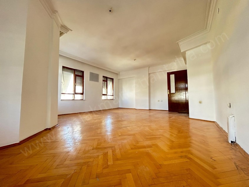 MUHTEŞEM LOKASYONDA CADDE ÜZERİ ARAKAT 3+1 DAİRE