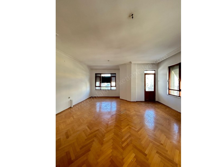 MUHTEŞEM LOKASYONDA CADDE ÜZERİ ARAKAT 3+1 DAİRE