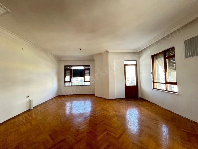 MUHTEŞEM LOKASYONDA CADDE ÜZERİ ARAKAT 3+1 DAİRE