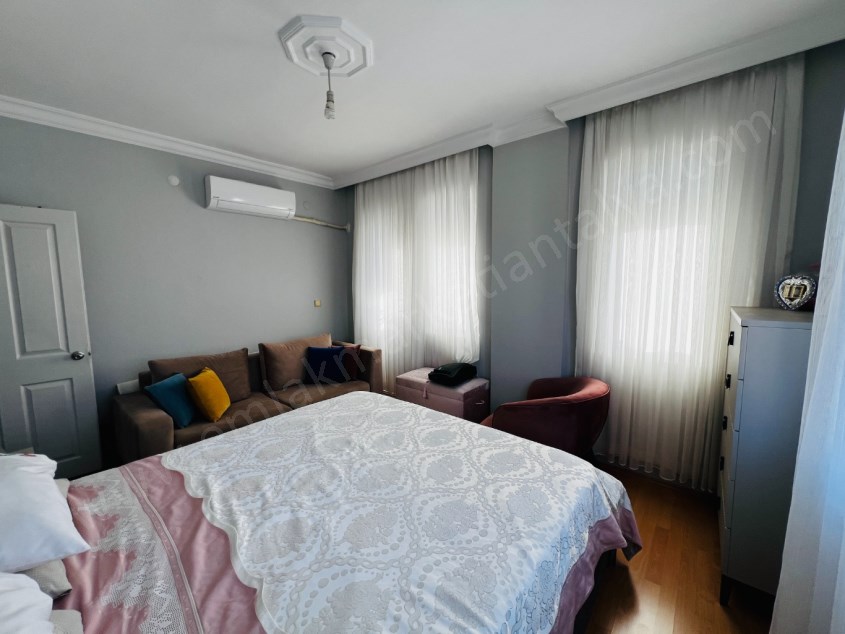 YENİ MAHALLEDE TOPLU ULAŞIMA YAKIN GENİŞ KULLANIŞLI 3+1 ARAKAT DUBLEKS