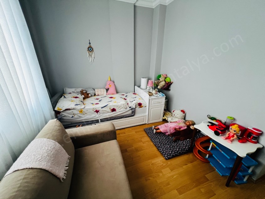 YENİ MAHALLEDE TOPLU ULAŞIMA YAKIN GENİŞ KULLANIŞLI 3+1 ARAKAT DUBLEKS