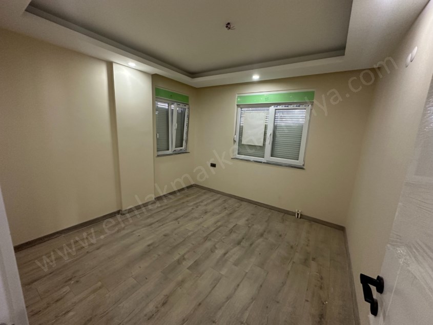 AKTOPRAKTA SİTE İÇERİSİNDE SIFIR ASANSÖRLÜ 2+1