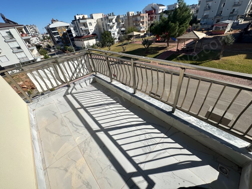 AKTOPRAKTA SİTE İÇERİSİNDE SIFIR ASANSÖRLÜ 2+1