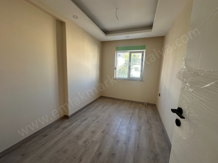 AKTOPRAKTA SİTE İÇERİSİNDE SIFIR ASANSÖRLÜ 2+1