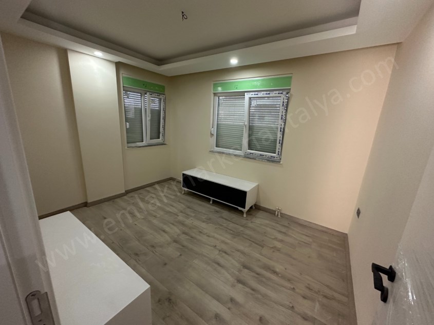 AKTOPRAKTA SİTE İÇİ SIFIR GENİŞ ASANSÖRLÜ 3+1