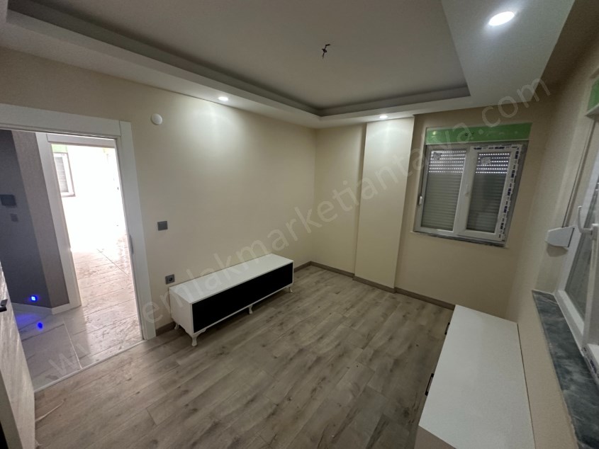 AKTOPRAKTA SİTE İÇİ SIFIR GENİŞ ASANSÖRLÜ 3+1